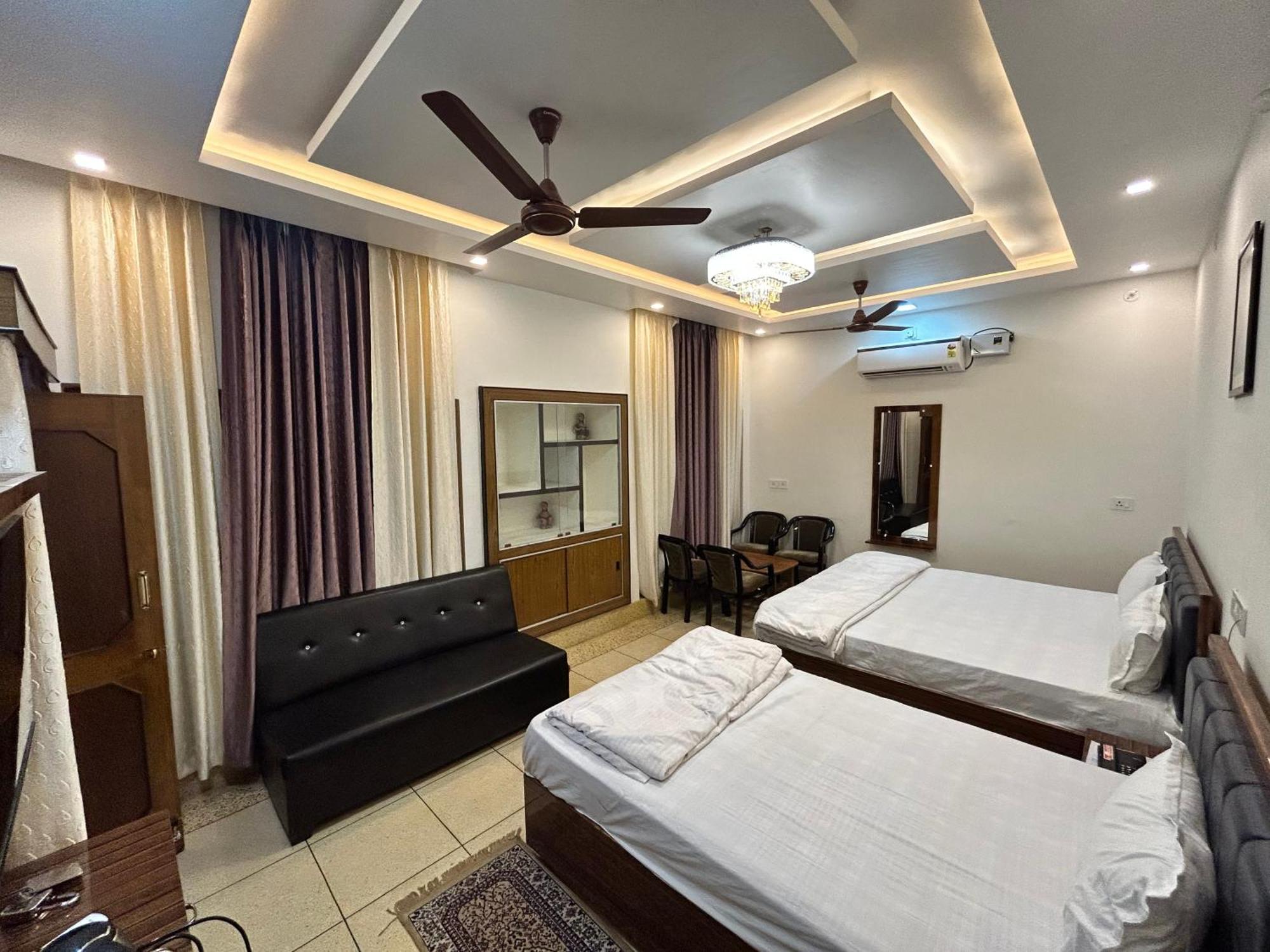Kalash Guest House Ayodhya Exterior foto